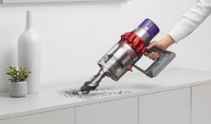 Dyson V10 Review - Dyson V10 Animal vs Absolute vs Motorhead - handheld