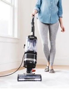 Shark Navigator LA322 Lift-Away ADV Upright Vacuum Review - LED lights